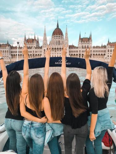 Lánybúcsú-Születésnap